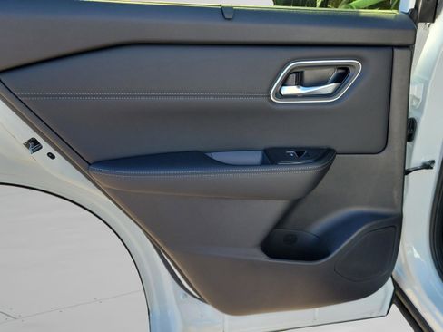 New 2026 Nissan Rogue Platinum image 31