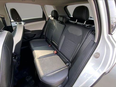 Used 2025 Volkswagen Taos SE FWD image 25