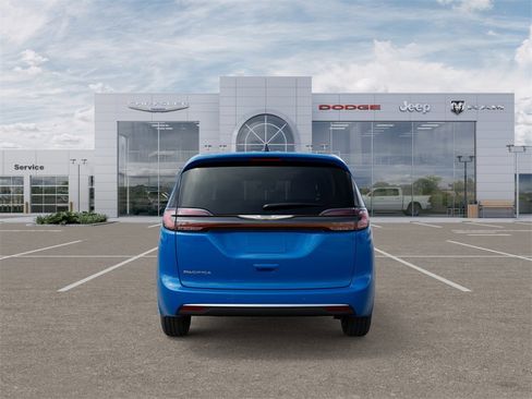 New 2026 Chrysler Pacifica Select image 7
