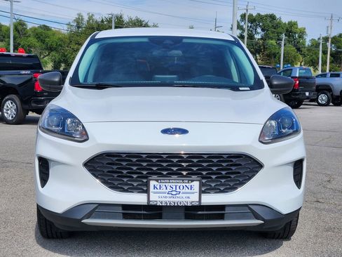 Used 2022 Ford Escape SE image 2