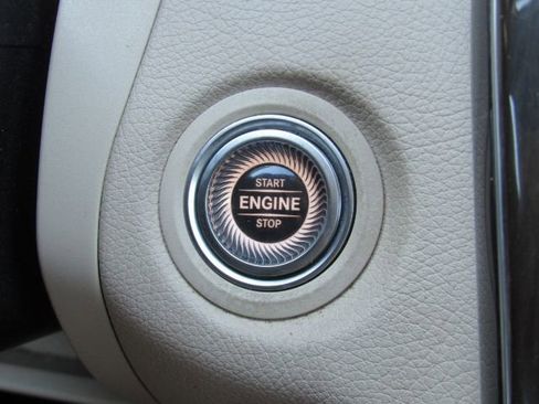 Used 2019 Mercedes-Benz C 300 Sedan image 46