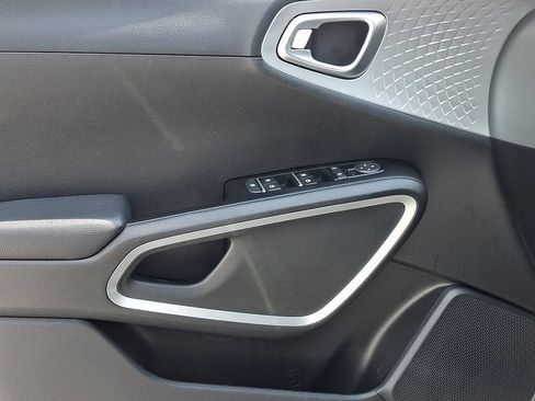 Used 2023 Kia Soul LX w/ Option Group 015 FWD image 14