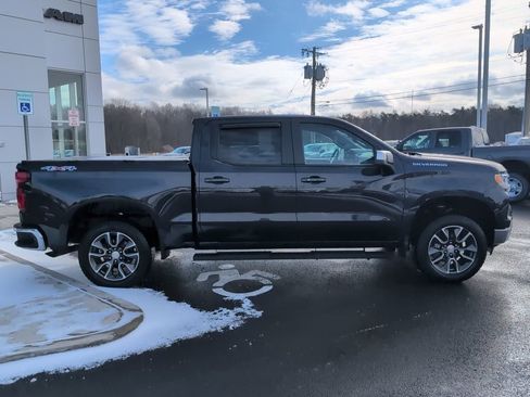Used 2022 Chevrolet Silverado 1500 LT AWD/4WD image 9