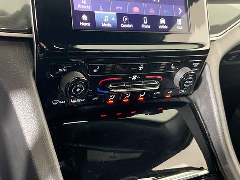 Used 2022 Jeep Grand Cherokee Altitude image 15