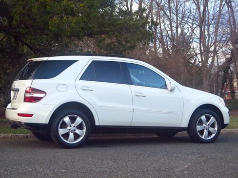 Used 2010 Mercedes-Benz ML 350 4MATIC image 4