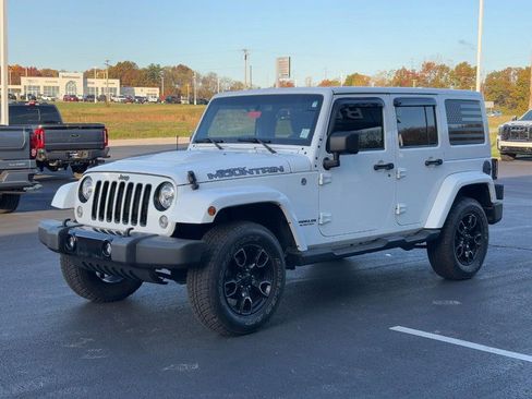 Used 2017 Jeep Wrangler Unlimited Sahara image 11