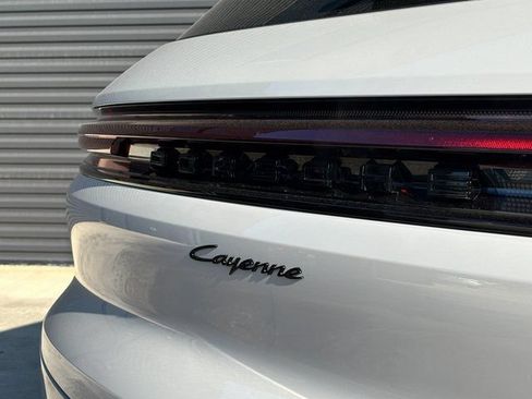 Certified 2026 Porsche Cayenne AWD/4WD image 26