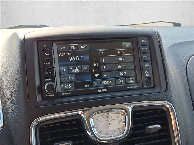 Used 2014 Chrysler Town & Country Touring-L w/ Driver Convenience Group FWD image 14