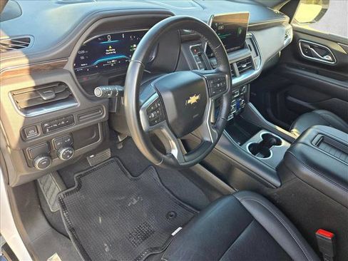 Used 2023 Chevrolet Suburban LT image 10