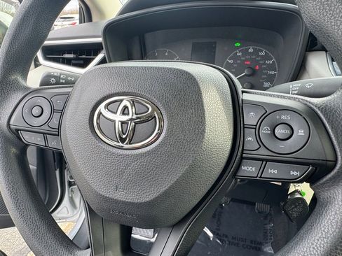 Used 2024 Toyota Corolla LE image 29
