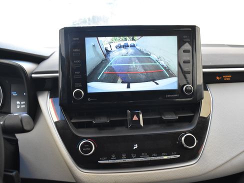 Used 2022 Toyota Corolla LE image 36