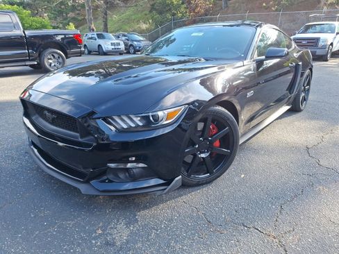 Used 2017 Ford Mustang GT image 3