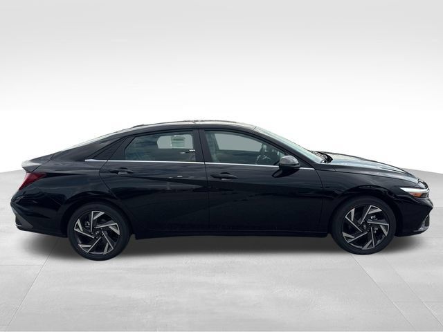 New 2026 Hyundai Elantra Limited FWD image 6