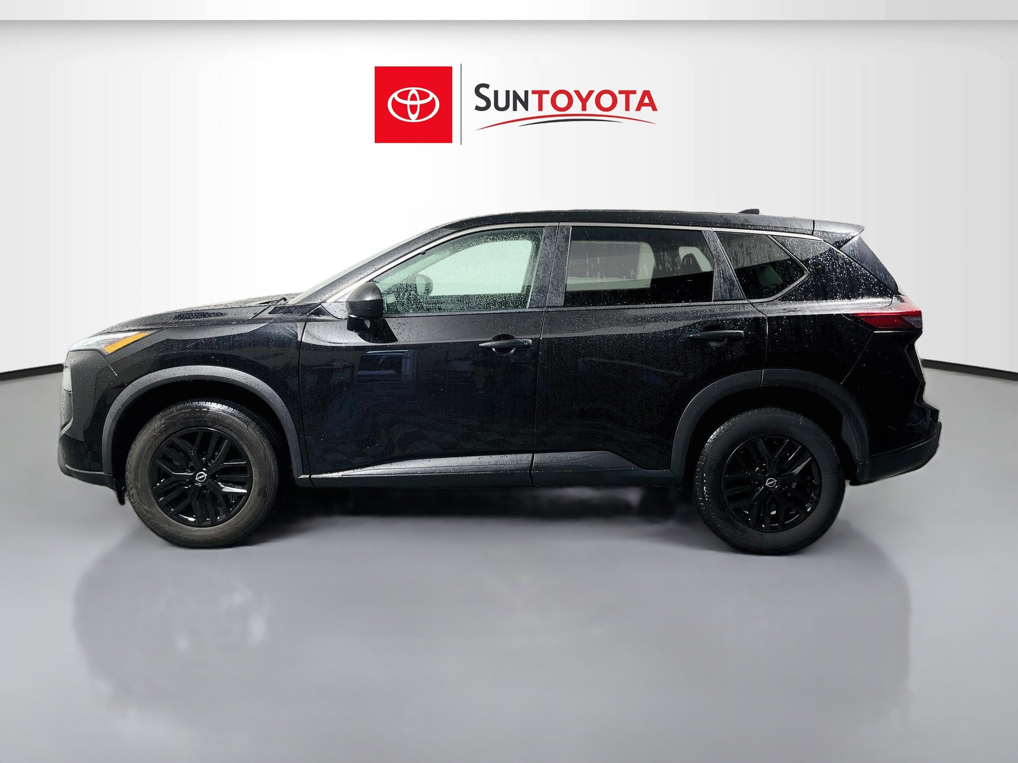 Used 2024 Nissan Rogue S FWD image 7