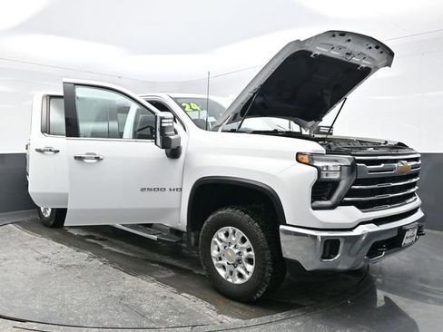 Used 2024 Chevrolet Silverado 2500 LTZ image 36