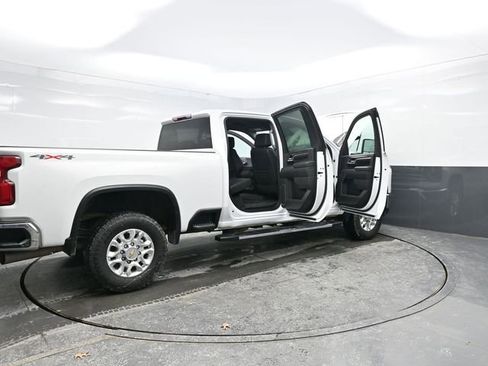 Used 2024 Chevrolet Silverado 2500 LTZ image 40