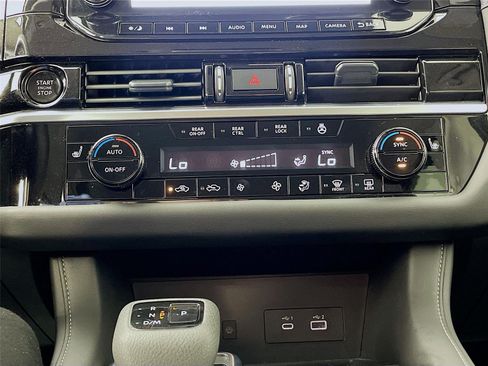 Used 2025 Nissan Pathfinder SL AWD/4WD image 19