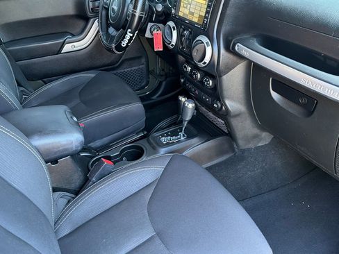 Used 2015 Jeep Wrangler Unlimited Sahara w/ Max Tow Package AWD/4WD image 16