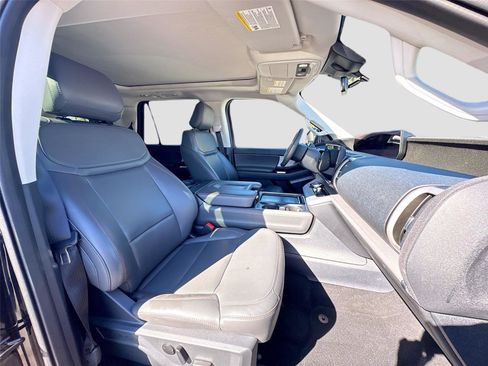 Used 2025 Ford Expedition Active image 13