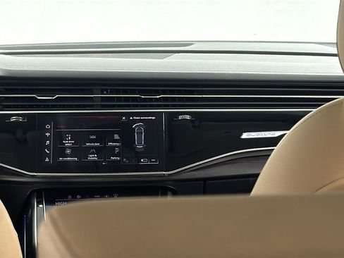 Used 2023 Audi Q8 Prestige image 17
