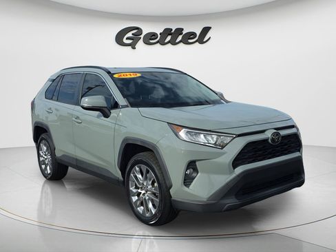 Used 2019 Toyota RAV4 XLE Premium FWD image 3