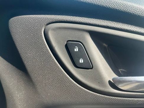 Used 2025 Buick Encore GX Sport Touring FWD image 39