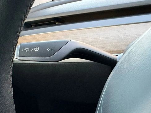 Used 2023 Tesla Model Y Long Range image 32