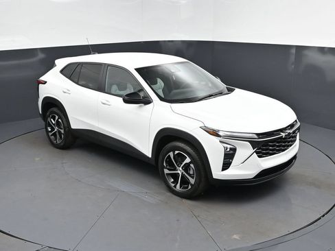 New 2026 Chevrolet Trax RS FWD image 32