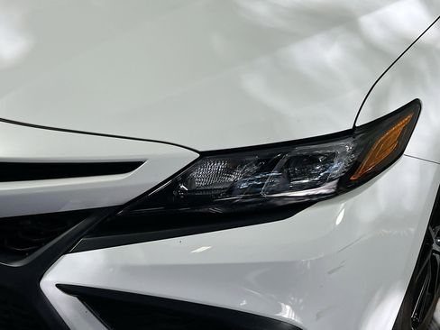 Used 2023 Toyota Camry SE image 12