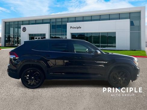 Used 2023 Volkswagen Atlas Cross Sport SE w/ Panoramic Sunroof Package FWD image 5
