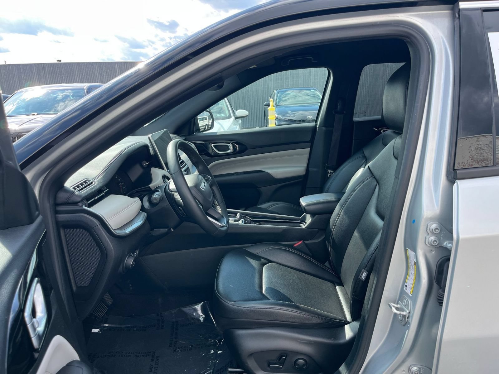 Used 2025 Jeep Compass Limited AWD/4WD image 27