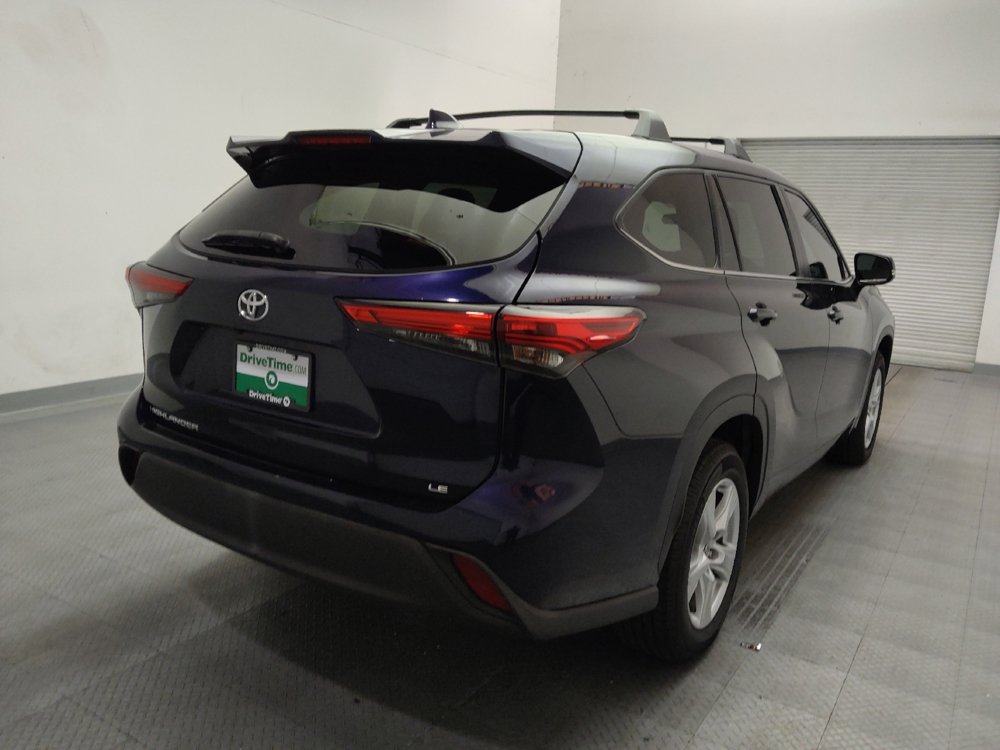 Used 2021 Toyota Highlander LE FWD image 7