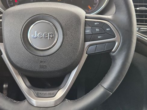 Used 2018 Jeep Grand Cherokee Altitude image 22