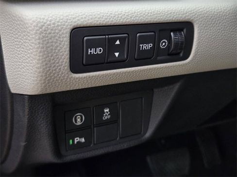 Used 2018 Honda Accord Touring image 18