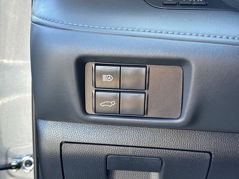 Used 2023 Toyota Highlander XLE AWD/4WD image 19