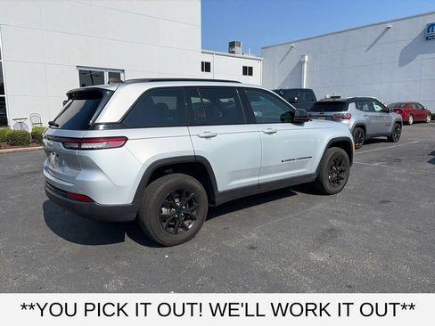 Used 2024 Jeep Grand Cherokee Altitude RWD image 6