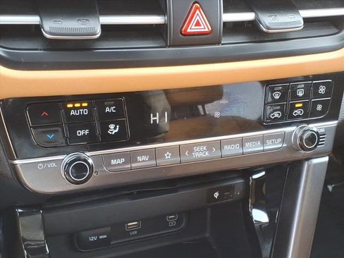 Used 2024 Kia Seltos EX image 18