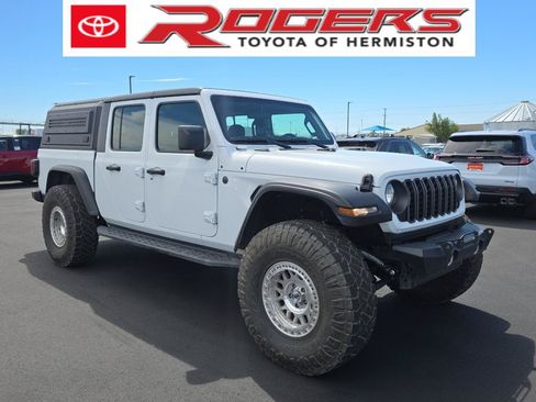 Used 2024 Jeep Gladiator Sport AWD/4WD image 1