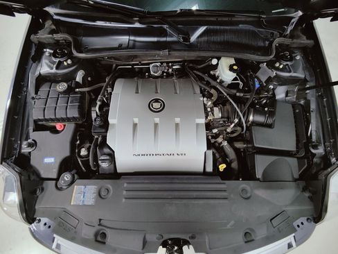 Used 2009 Cadillac DTS w/ Trunk Convenience Package FWD image 4