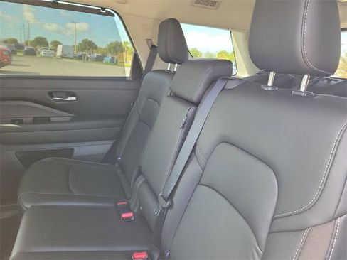 Certified 2025 Nissan Pathfinder SL image 16