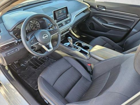 Used 2024 Nissan Altima 2.5 SV image 8