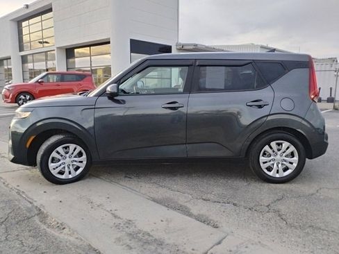 Used 2020 Kia Soul LX image 2