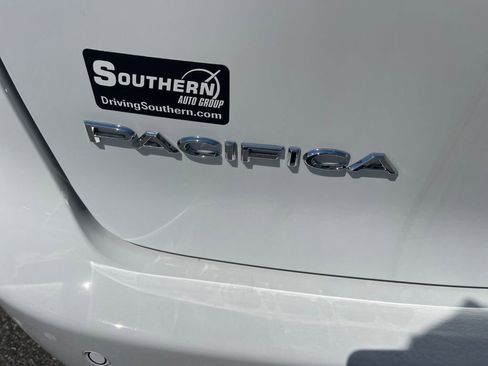 New 2026 Chrysler Pacifica Select image 25