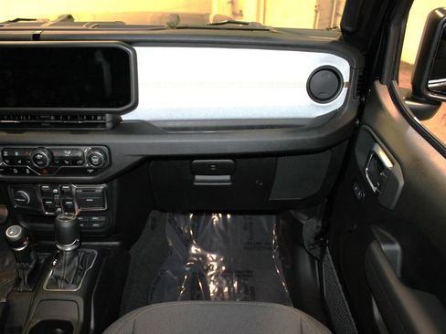 Certified 2025 Jeep Wrangler Sport S image 25