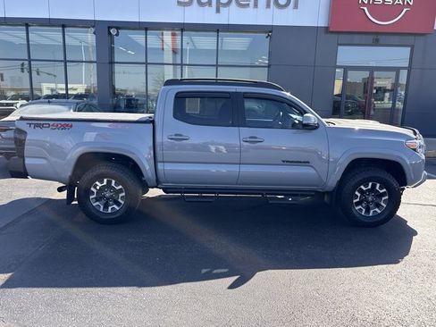 Used 2018 Toyota Tacoma TRD Sport image 2