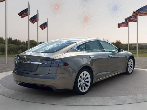Used 2016 Tesla Model S 60 RWD image 5