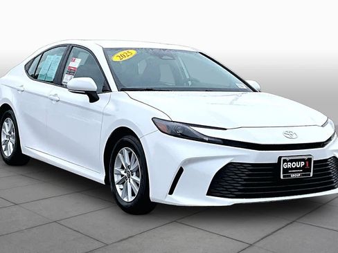 Used 2025 Toyota Camry LE FWD image 2