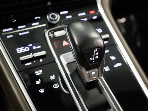 Used 2018 Porsche Panamera 4S image 33