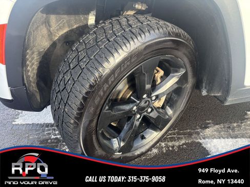 Used 2021 Jeep Grand Cherokee L Laredo AWD/4WD image 7