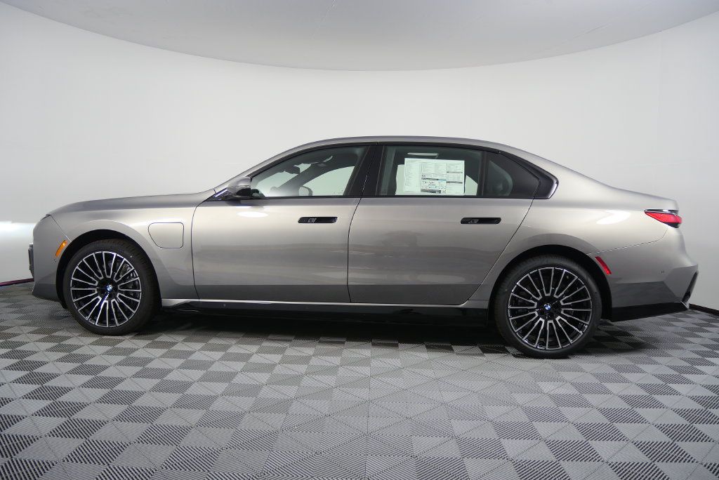 Used 2026 BMW 750e xDrive w/ Executive Package AWD/4WD image 7